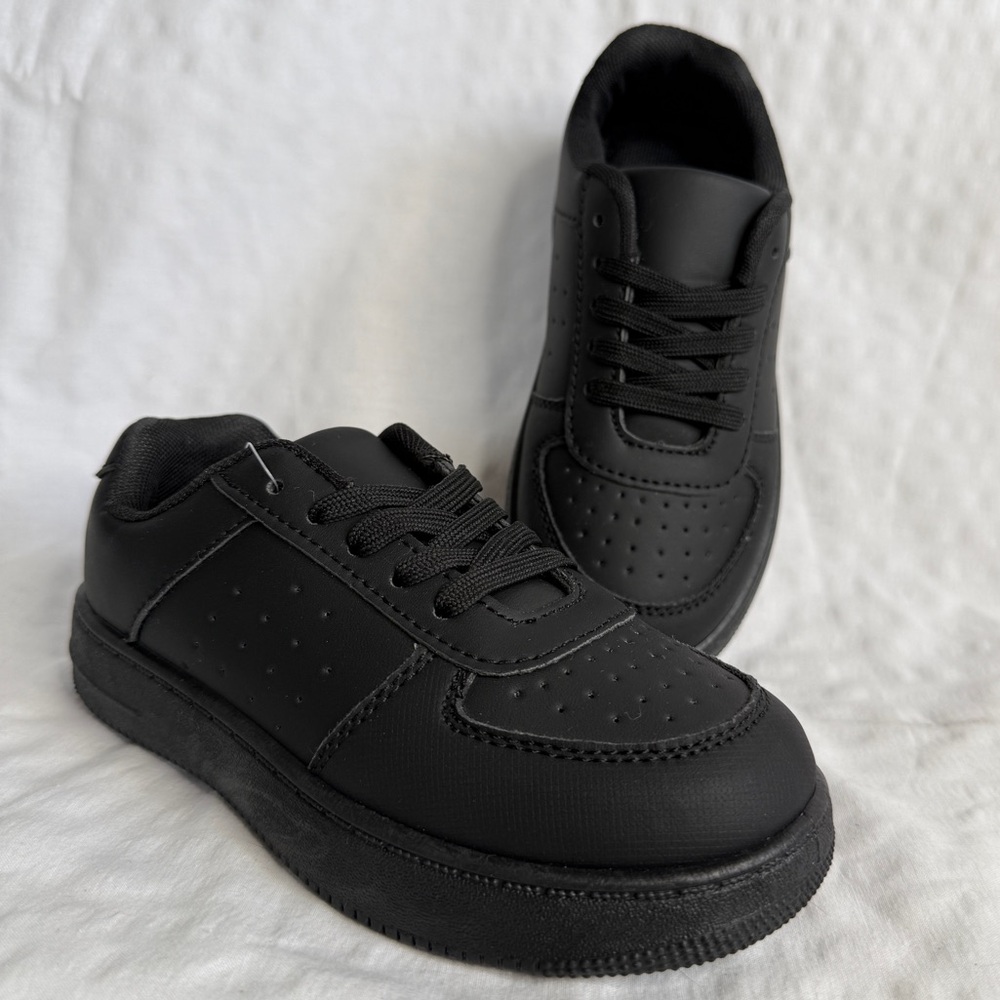 All-Black boys Casual Sneakers Low Top Lace-Up kids size 13 athletic shoes.